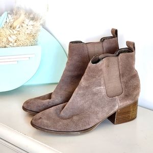 Gap Gray Chelsea Women’s Size 8.5 Heels Shoes Ankle Boots